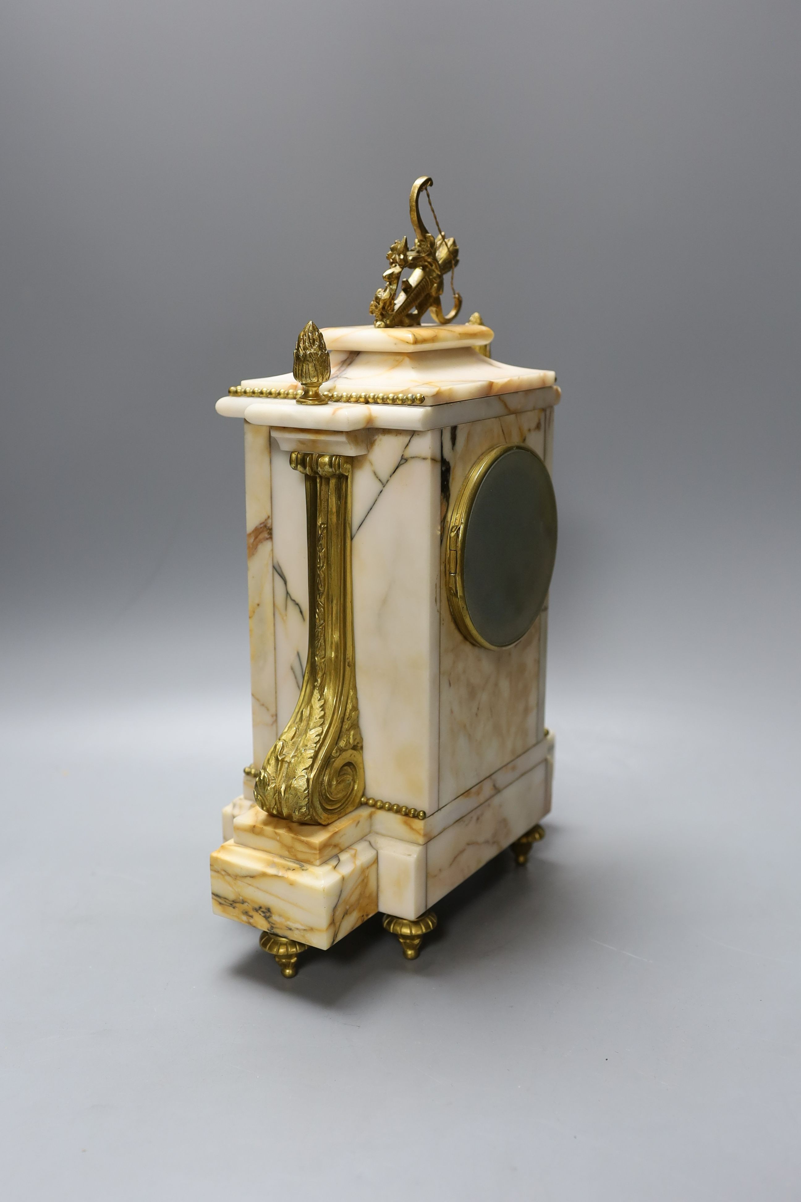 An early 20th century French gilt metal mounted marble clock with pendulum and key 35cm